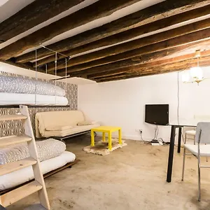Charming 20m² Near Le Marais Parigi